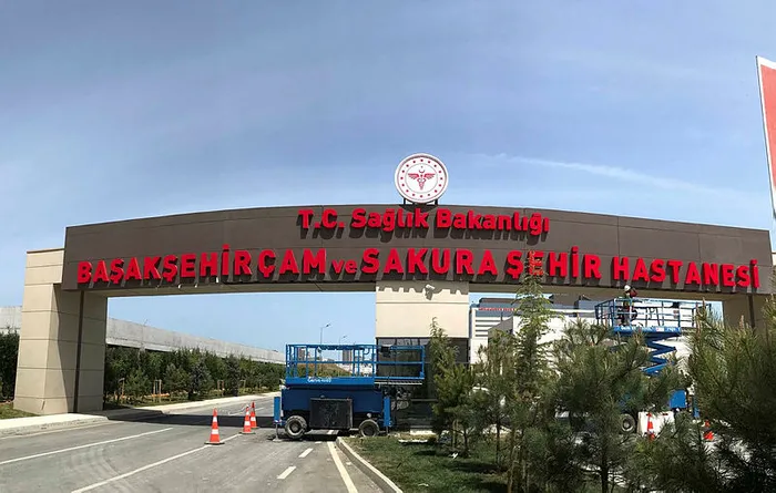 son-dakika-baskan-erdogan-basaksehir-cam-ve-sakura-sehir-hastanesinde-1590053650182.jpg