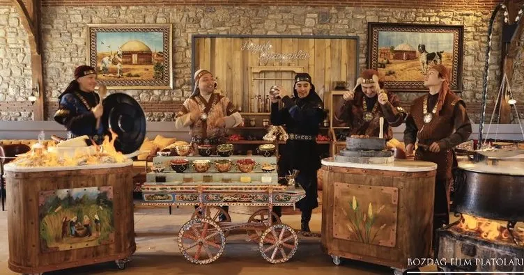 Dünyaca ünlü folk müzik grubu Er Turan’dan Bozdağ Film Platoları’na ziyaret