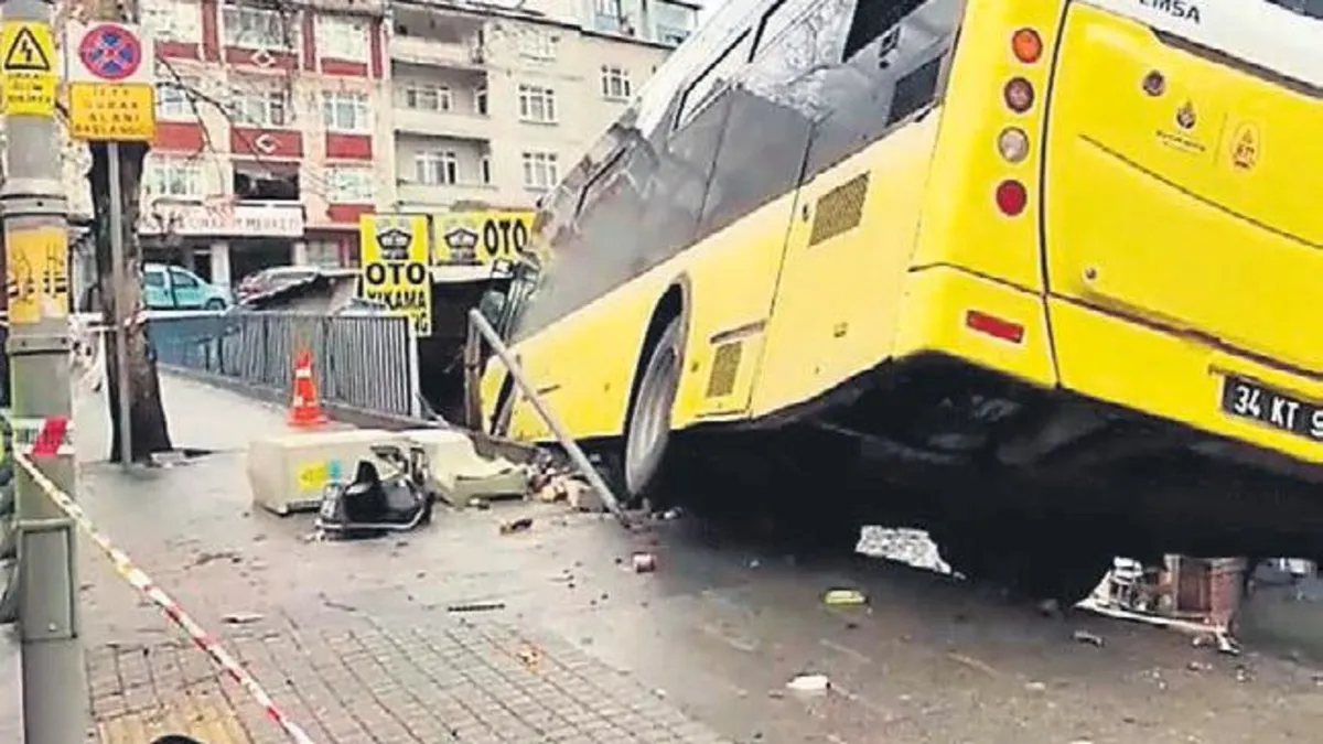 İETT otobüsü faciayı kıl payı atlattı