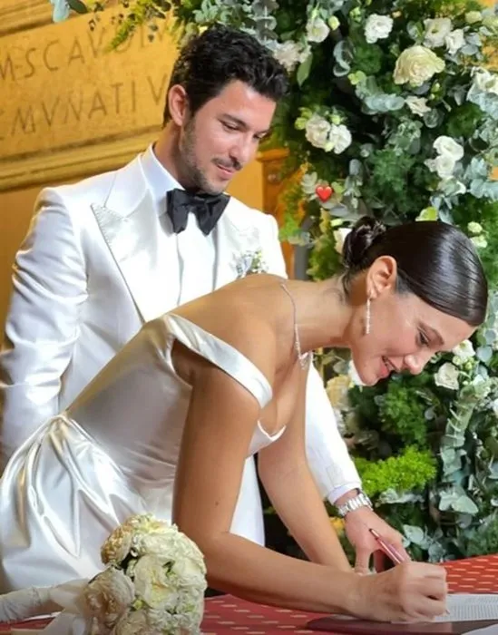 Bebek heyecanı yaşayan Pınar Deniz ile Kaan Yıldırım bu defa evlerinden paylaştı! Kaan Yıldırım Biri bizi gözetliyor diyerek paylaştı!