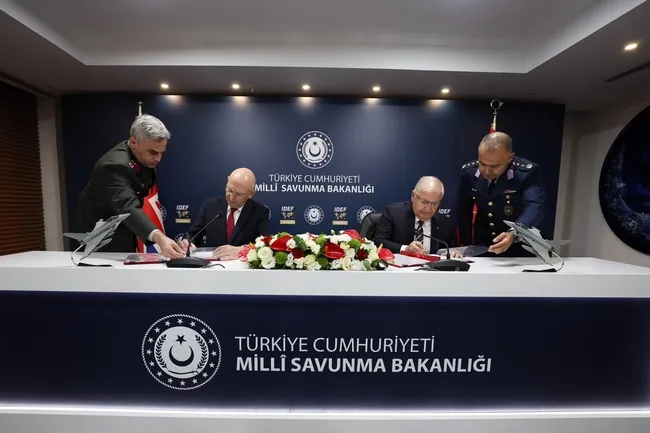 son-dakika-milli-savunma-bakanligi-duyurdu-turkiye-ile-ingiltere-anlasti-eurofighter-icin-imzalar-atildi-1753258393509.jpg