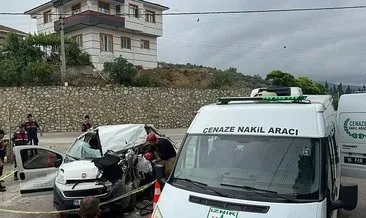 TIR'ın savrulan dorsesine, karşı yönden gelen hafif ticari araç çarptı: 3 ölü, 4 yaralı #bursa