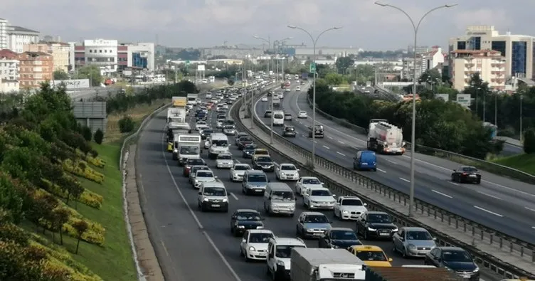 İstanbul’da bayram göçü başladı: Ana arterlerde trafik arttı!