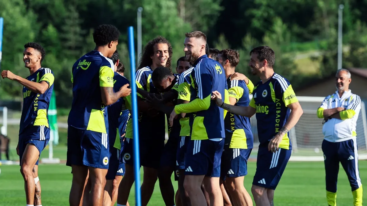 Fenerbahçe, önce salonda sonra sahada çalıştı!