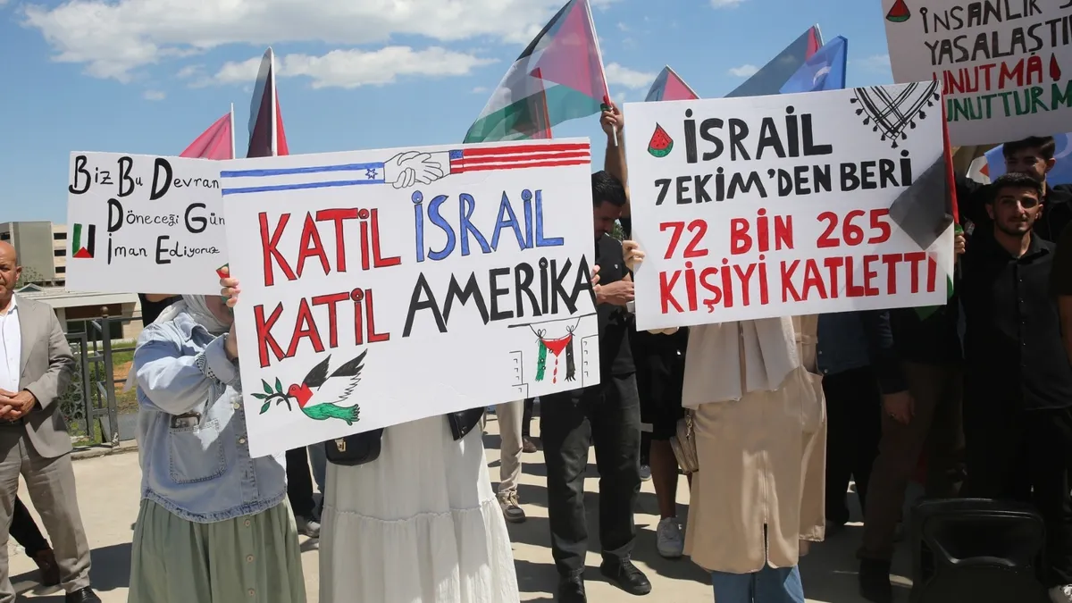 İsrail’in Filistinli esirlere yönelik “idam yasası” tüm yurtta protesto edildi İsrail’in Filistinli esirlere yönelik “idam yasası” tüm yurtta protesto edildi