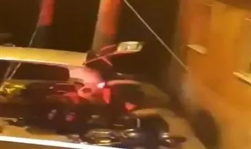 İzmir'de polis, denetlemeden kaçan otomobili lastiklerine ateş açarak durdurdu: 2 gözaltı #izmir
