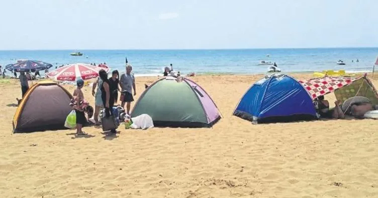 Plajlarlar çadır kente dönüştü