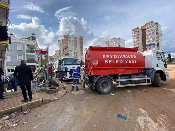 seydikemer-belediyesi-antalyada-sel-felaketine-yardim-etti-1708033003994.jpg