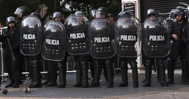 Arjantin’de kolluk kuvvetlerine ’vur yetkisi’