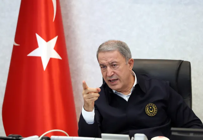 son-dakika-bakan-akar-pence-kilic-harekatinda-etkisiz-hale-getirilen-terorist-sayisini-acikladi-1669062249458.jpg Son dakika: Bakan Akar Pençe-Kılıç Harekatı'nda etkisiz hale getirilen terörist sayısını açıkladı