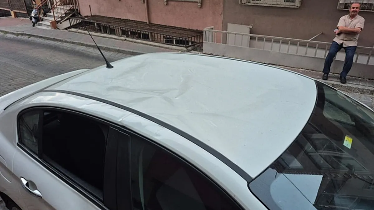 Küçükçekmece’de korkutan anlar: Ailesini rehin aldı, polisleri görünce 3’üncü kattan atladı!