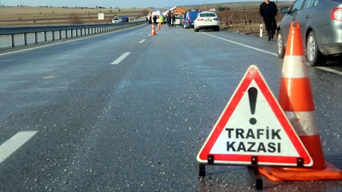 Mersin Tarsus'ta meydana gelen trafik kazası sonrası olay yerinden görünüm