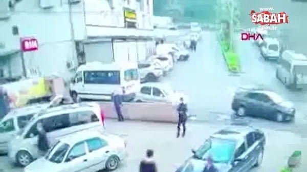 Şoke eden anlar! 'Maske' uyarısında bulunan polise saldırdı | Video