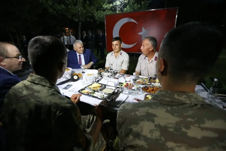 Başbakan Yıldırım, Temelli Jandarma Karakolu’nda iftar etti