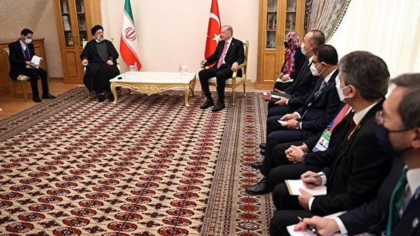 baskan-erdogan-ile-iran-cumhurbaskani-reisi-telefonda-gorustu-1642883209023.jpg Son dakika: Başkan Erdoğan ile İran Cumhurbaşkanı Reisi telefonda görüştü! İşte iki liderin ele aldığı konular