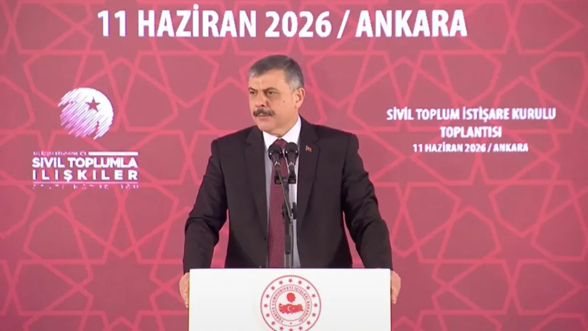 İçişleri Bakanı Mustafa Çiftçi bir toplantıda konuşma yaparken