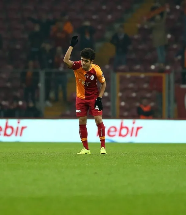 Galatasaray’dan olaylı şekilde ayrılmıştı! Adana Demirspor’da ilk maçına çıktı, 15 saniyede şok etti...