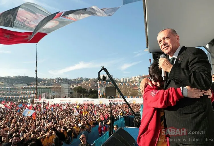 Erdoğan’ın sahneye çağırdığı Emirhan büyük sevinç yaşadı
