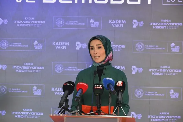 kadem-inovasyonda-kadin-bilgi-merkezi-acildi-1792488566635.jpg