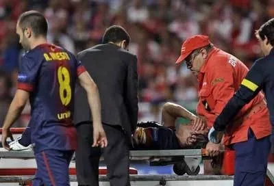 Barça'nın efsanesinin kolu kırıldı