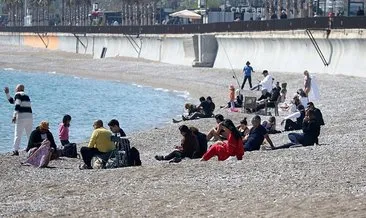 Antalya Konyaaltı Sahili’nde dikkat çeken görüntü: Herkes oraya akın etti!