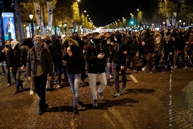 Fransa’da polisler yine izinsiz gösteri yaptı