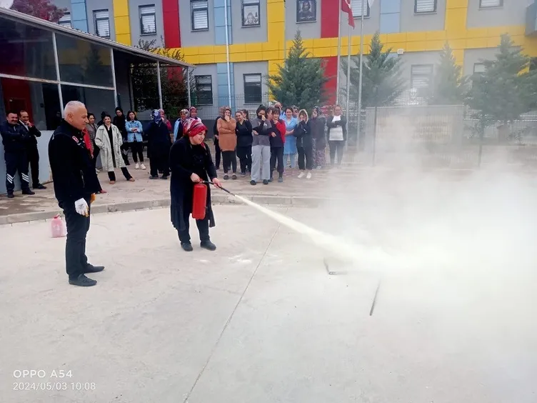 Depremden sağ kurtulan Meryem AFAD gönüllüsü oldu