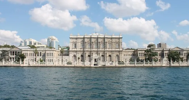 Dolmabahçe Sarayı’nı Kim Yaptırdı? Dolmabahçe Sarayı Ne Zaman ve Neden Yapıldı?