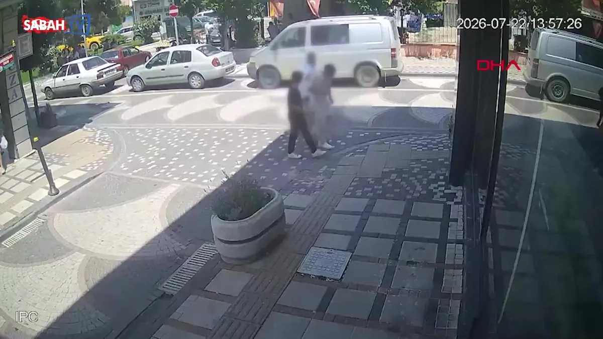 Edirne'de kuaför, çırağını böyle darbetti! | Video Edirne'de kuaför, çırağını böyle darbetti! | Video
