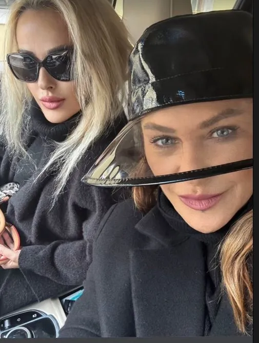 Hülya Avşar’dan uzun süre sonra kız kardeşiyle yepyeni poz! Helin Avşar’ın yüzündeki değişim dikkat çekti!