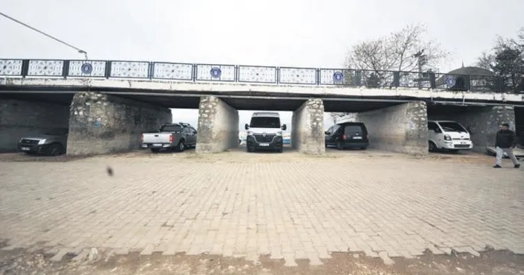 Köprünün altı park alanı oldu