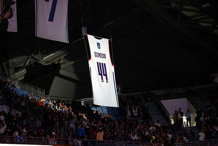 anadolu-efes-olympiacosu-rahat-gecti-1669925163846.jpg