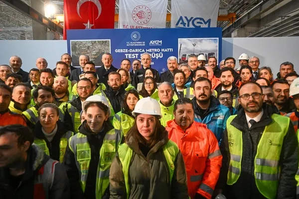 her-sey-ile-yerli-ve-milli-metro-hatta-bakan-uraloglu-acikladi-gebze-darica-metrosu-gunde-330-bin-yolcu-tasiya-1738932671104.jpg