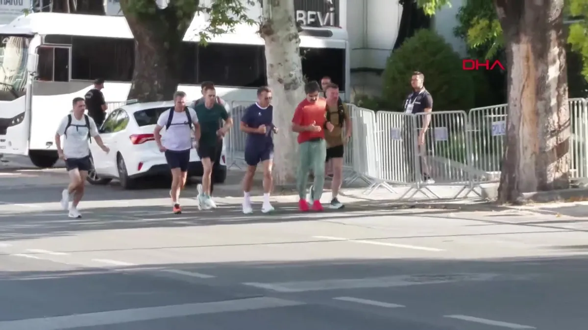 Fransa Cumhurbaşkanı Macron, Seğmenler Park’ında koşu yaptı | Video videosunu izle Fransa Cumhurbaşkanı Macron, Seğmenler Park’ında koşu yaptı | Video videosunu izle