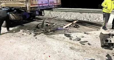 Kars’ta otomobil tıra çarptı! 1 yaralı