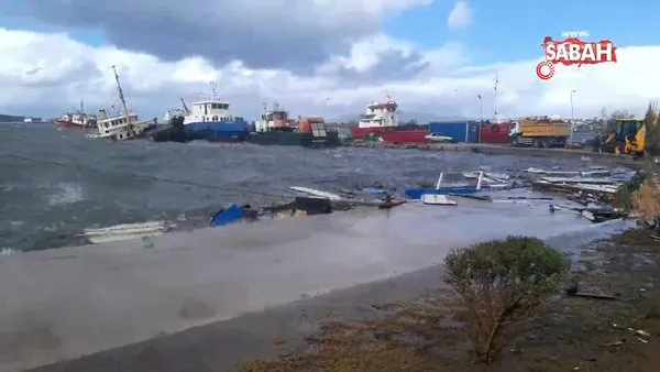 İzmir'de şiddetli dalgalar tekneyi parçaladı | Video