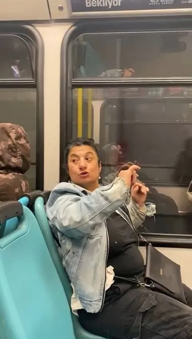 Bursa’da şoke eden olay! Metroya alkollü binen kadın öyle şeyler yaptı ki: Hepsi kamerada!