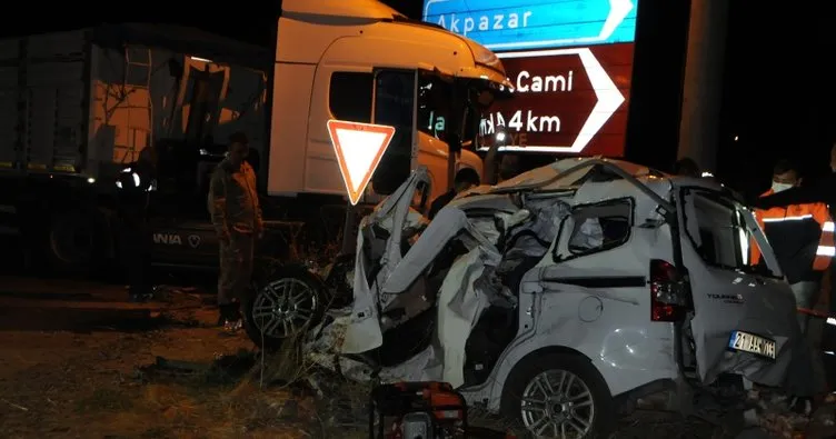 Tunceli’de, TIR ile çarpışan hafif ticari araçtaki 4 kişi öldü