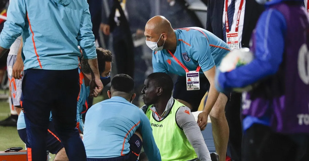 Demba Ba Ya Seyircisiz Macta Su Sisesi Atildi Spor Haberleri