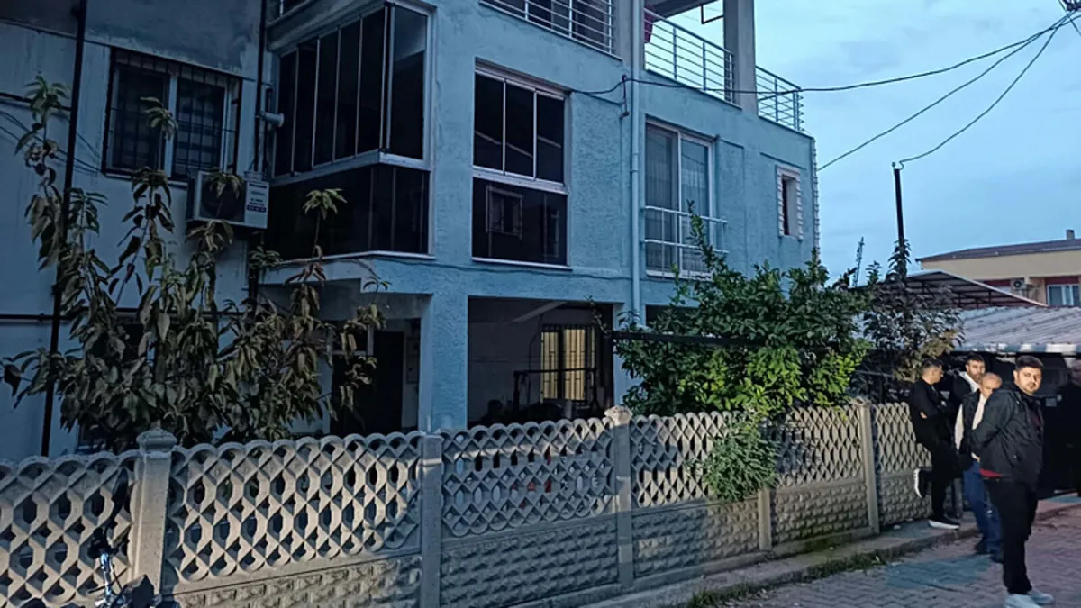 İzmir’de kan donduran olay: Önce kızının canına sonra kendi canına kıydı! İzmir’de kan donduran olay: Önce kızının canına sonra kendi canına kıydı!
