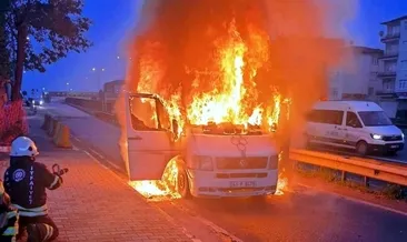Yer Kocaeli: Minibüs alev topuna döndü!