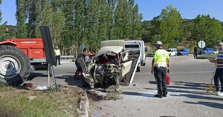 Çorum’da otomobil ile traktör çarpıştı: 3 ölü, 2 yaralı