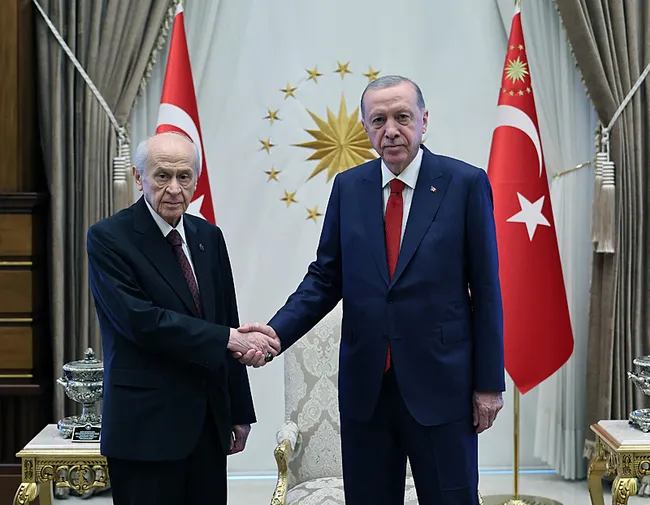 kulliyede-kritik-zirve-baskan-erdogan-mhp-lideri-bahceli-ile-bir-araya-geldi-masada-hangi-konular-var-1719408364561.jpeg Külliye'de kritik zirve! Başkan Erdoğan-Bahçeli görüşmesi sona erdi: Masada hangi konular var?