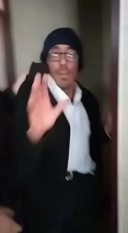 bakan-ciftciye-kirli-operasyon-ciftciyim-diyen-sahis-sabikali-cikti-1774815270164.jpeg Bakan Çiftçi'ye kirli operasyon! 'Çiftçiyim' diyen şahsın sabıkası kabarık çıktı...