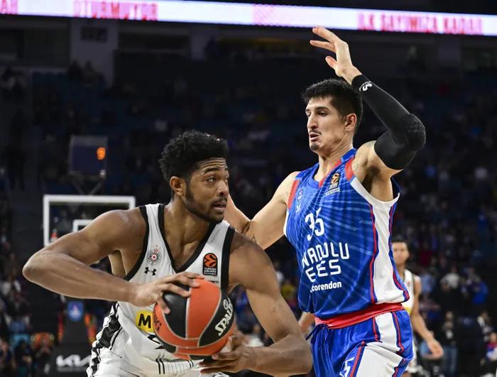 anadolu-efes-partizan-engeline-takilmadi-1700855931040.jpg