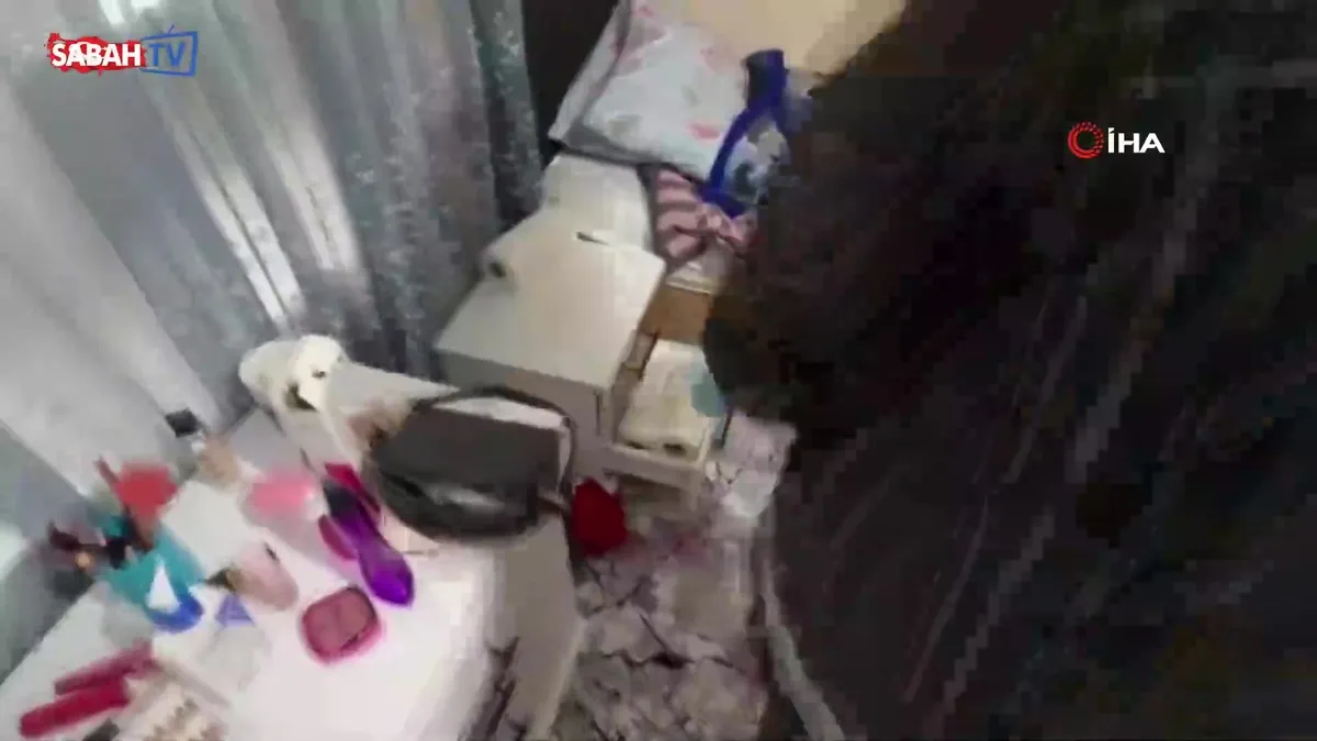 Battaniye içerisine saklanan uyuşturucuyu narkotik köpeği buldu | Video videosunu izle Battaniye içerisine saklanan uyuşturucuyu narkotik köpeği buldu | Video videosunu izle