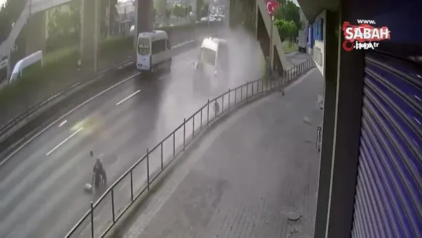 Bursa'da yol kenarında servis bekleyen işçi ölümden saniyelerle kurtuldu | Video