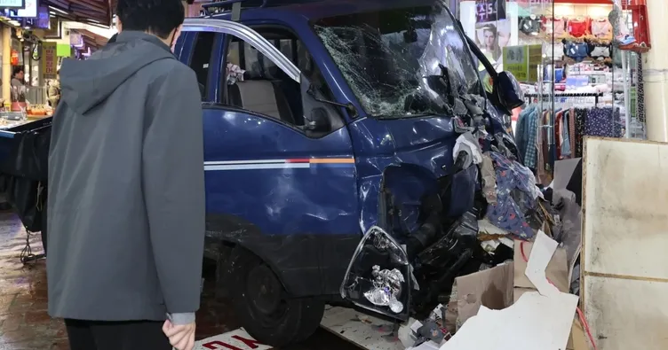 Güney Kore’de araç dükkana daldı: 2 ölü, 18 yaralı