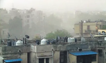 Kum fırtınası ve yıldırım 34 can aldı