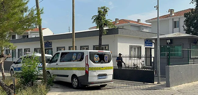 banyoda-kanli-dehset-esini-12-yerinden-bicakladi-1751216519464.jpg